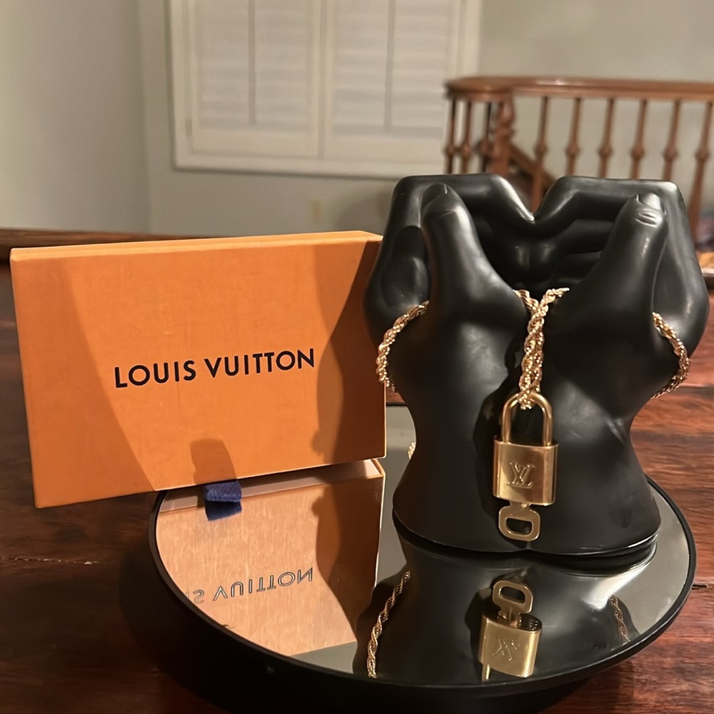 LOUIS VUITTON Lock & Key #333